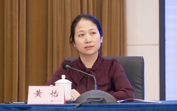 主持人黄怡:四是深化农业农村领域重点改革.